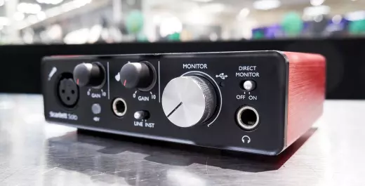 Focusrite - 2-in/2-out USB 2.0 Audio Interface